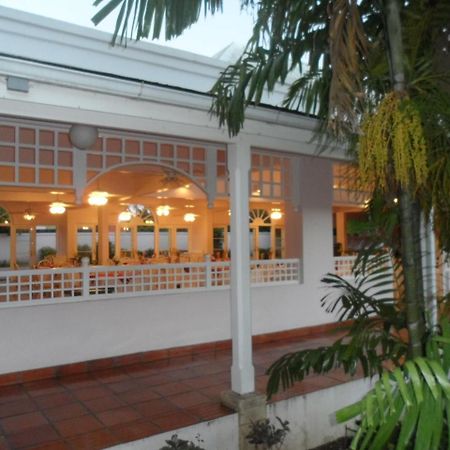 Hotel Pommarine Бриджтаун Екстер'єр фото